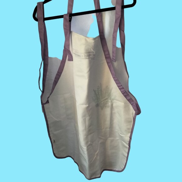 Anna Parade Love Makes Family Apron Lavender Flower Pocket - Picture 2 of 7